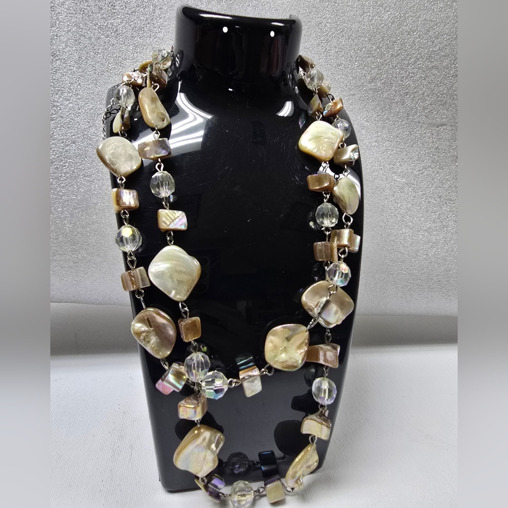 MOTHER OF PEARL NECKLACE